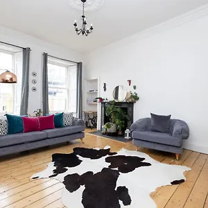 altido-glamorous-2-bed-flat-near-edinburgh-castle.edinburghhotelsuk.org/